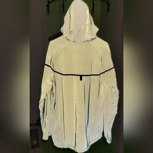 Reflective windbreaker